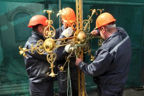 Установление креста на Троицкую  церковь в Киево-Печерской лавре