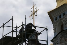 Установление креста на Троицкую  церковь в Киево-Печерской лавре