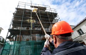 Установление креста на Троицкую  церковь в Киево-Печерской лавре