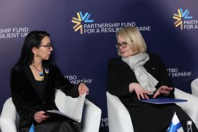 Helena Hakaoya, Anneli Kolk