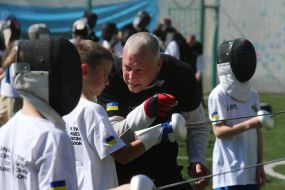 Coach gives instructions to young fencers