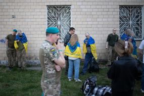 Встреча украинских военных, вернувшихся в Украину из плена РФ