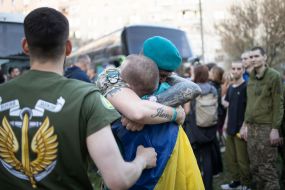 Ukrainian soldiers who returned to Ukraine from Russian captivity