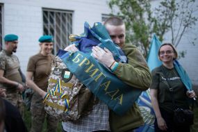 Ukrainian soldiers who returned to Ukraine from Russian captivity
