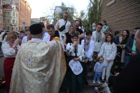 Освячення великодніх кошиків у Києві