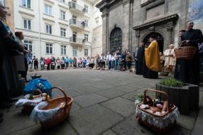 Освячення великодніх кошиків  у Львові