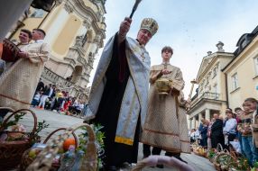 Освячення великодніх кошиків  у Львові
