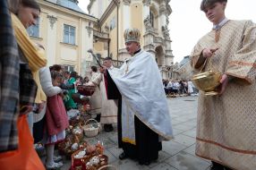 Освячення великодніх кошиків  у Львові