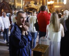 Прихожане во Владимирском соборе