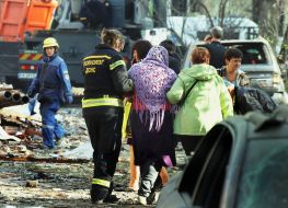 A psychologist provides psychological help to people after a massive Russian attack on Kyiv