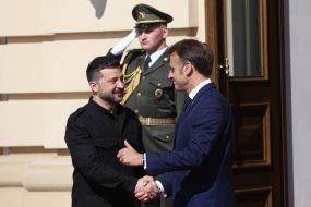 Volodymyr Zelenskyy, Emmanuel Macron