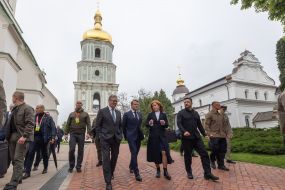 Volodymyr Zelensky, Emmanuel Macron and Keir Starmer