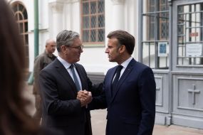 Emmanuel Macron and Keir Starmer