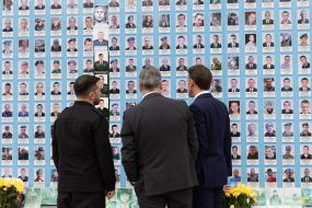 Volodymyr Zelensky, Emmanuel Macron and Keir Starmer