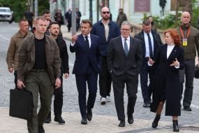 Владимир Зеленский,  Эммануэль Макрон и  Кир Стармер