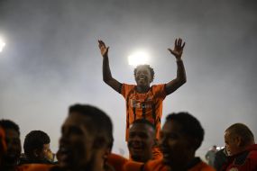 Гравці ФК "Шахтар" радіють перемозі