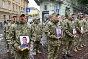 Участники шествия благодарности и единства во Львове