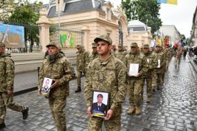 Участники шествия благодарности и единства во Львове