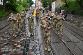 Участники шествия благодарности и единства во Львове
