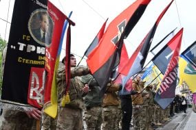 Участники шествия благодарности и единства во Львове