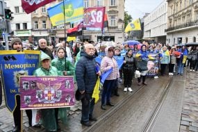 Участники шествия благодарности и единства во Львове