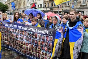 Участники шествия благодарности и единства во Львове