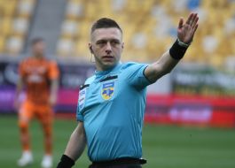 Referee Viktor Kopievsky