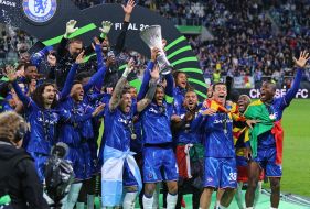 Chelsea FC players (London, England) with the winning trophy