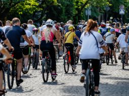 Учасники благодійного велозаїзду Big City Ride-2025 їдуть в центрі Ужгорода