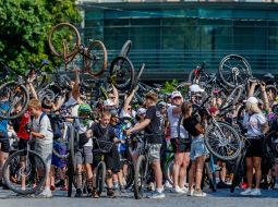 Учасники благодійного велозаїзду Big City Ride-2025 готуються до старту в центрі Ужгорода