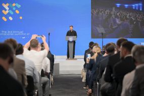 Владимир Зеленский на III Международном саммите городов и регионов