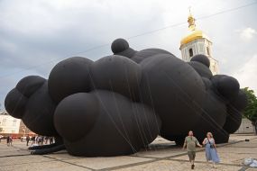 Інсталяція "Black Cloud" ("Чорна хмара")