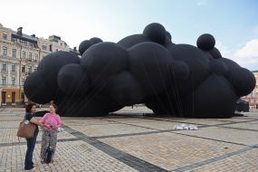 Інсталяція "Black Cloud" ("Чорна хмара")