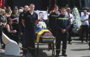 Farewell to the rescuers who died during the enemy attack