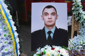 Farewell to the rescuers who died during the enemy attack