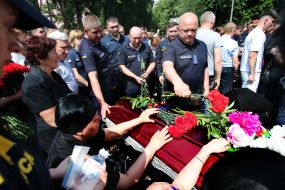 Farewell to the rescuers who died during the enemy attack