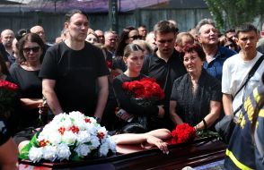 Farewell to the rescuers who died during the enemy attack