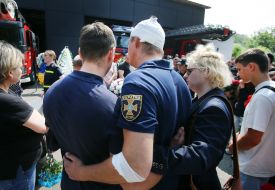 Farewell to the rescuers who died during the enemy attack
