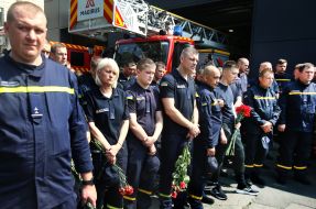 Farewell to the rescuers who died during the enemy attack