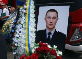 Farewell to the rescuers who died during the enemy attack