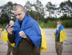 Ukrainian soldiers who returned to Ukraine from Russian captivity