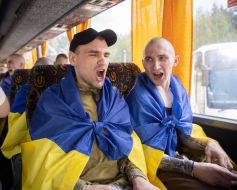 Ukrainian soldiers who returned to Ukraine from Russian captivity