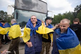 Ukrainian soldiers who returned to Ukraine from Russian captivity