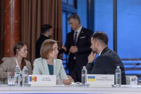 Maya Sandu and Volodymyr Zelenskyy