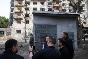 Volodymyr Zelenskyy at the site of the Russian attack on a residential building in the Solomianskyi district of Kyiv