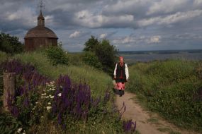 Участница празднования Ивана Купала в украинском национальном наряде