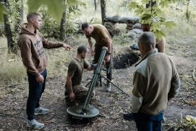 Українські добровольці - рекрути  бригади "Хартія"