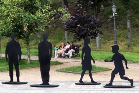 The installation "Shadows of Presence"