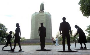 The installation "Shadows of Presence"