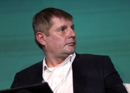 Олег Александров